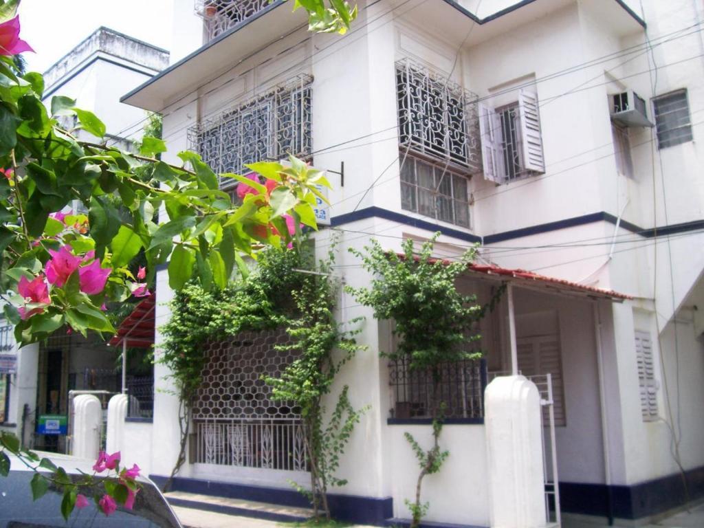 Blue Chip Hotel Kolkata Exterior photo